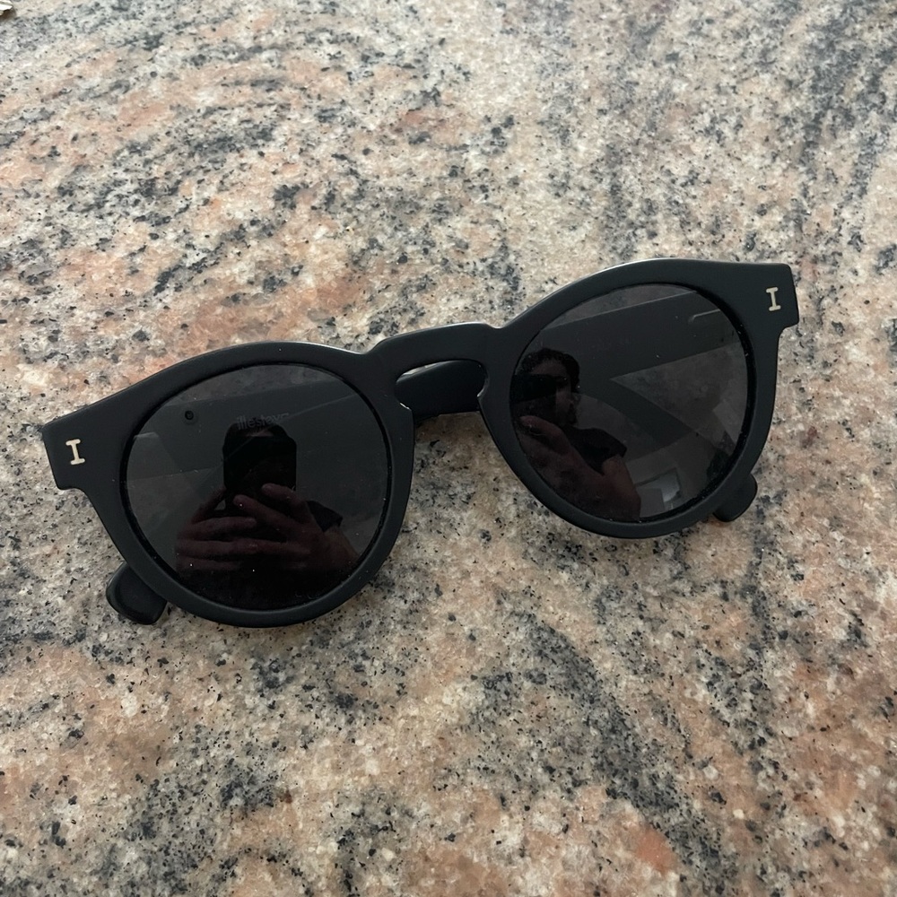 Illesteva Leonard Black Glasses